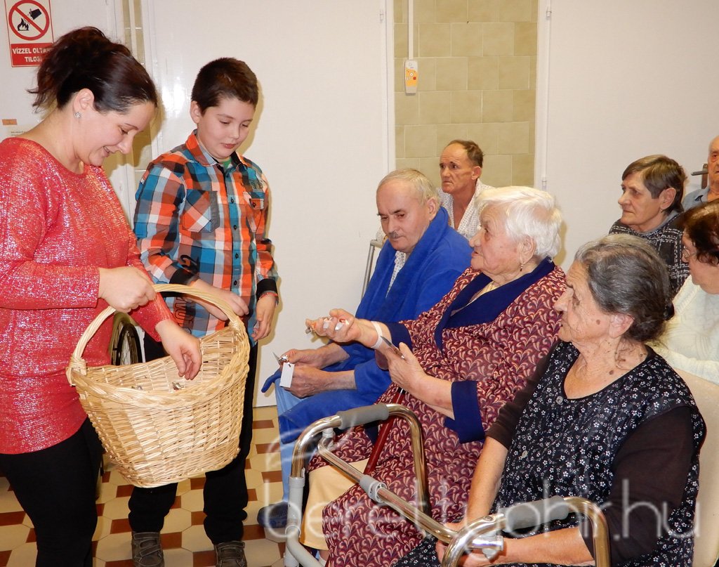 Karácsonyi ünnepség a Krónikus osztályon 28